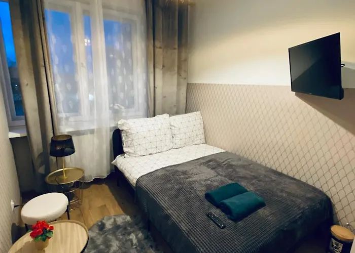 Clicktheflat Wola Hostel