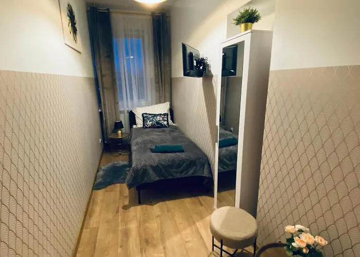 Clicktheflat Wola Hostel