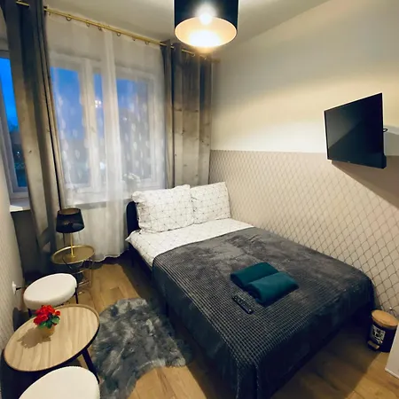 Clicktheflat Wola Hostel