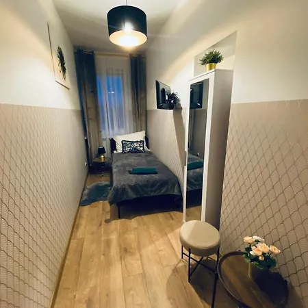 Clicktheflat Wola Hostel