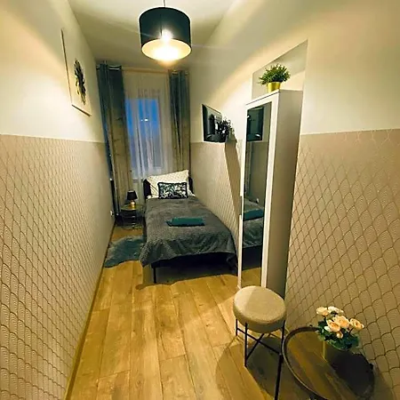 Hostel Clicktheflat Wola Warsaw