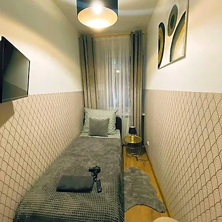 Clicktheflat Wola Hostel