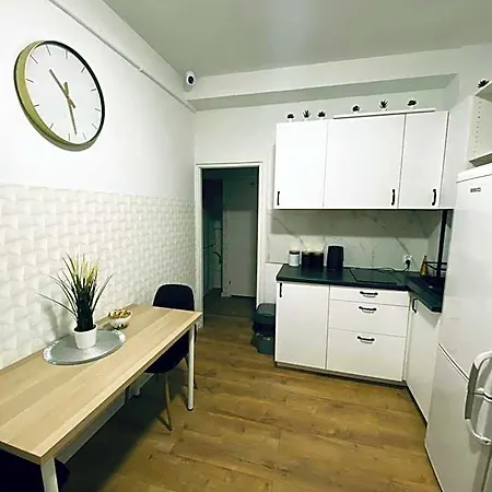 Clicktheflat Wola Hostel