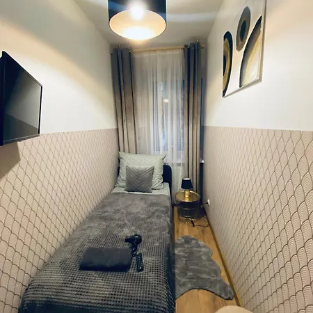 Clicktheflat Wola Hostel